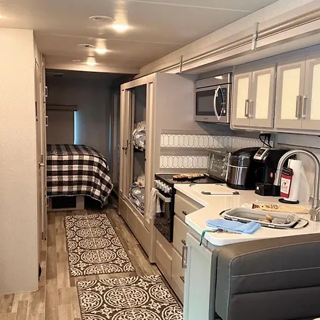 Private Cozy R/V , For Your Enjoyment